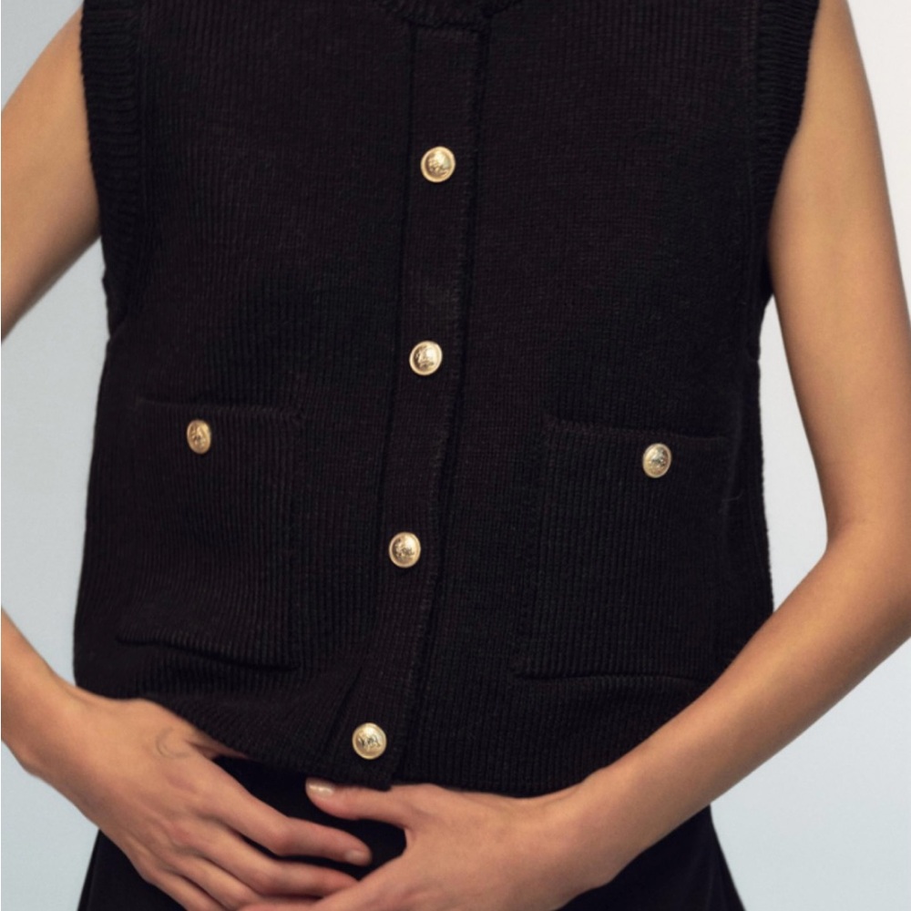 Zara BNWT Black Sleeveless Cardigan with Gold Buttons - Picture 4 of 5